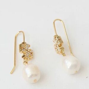 NWOT Tory Burch Gold and Pearl Earrings